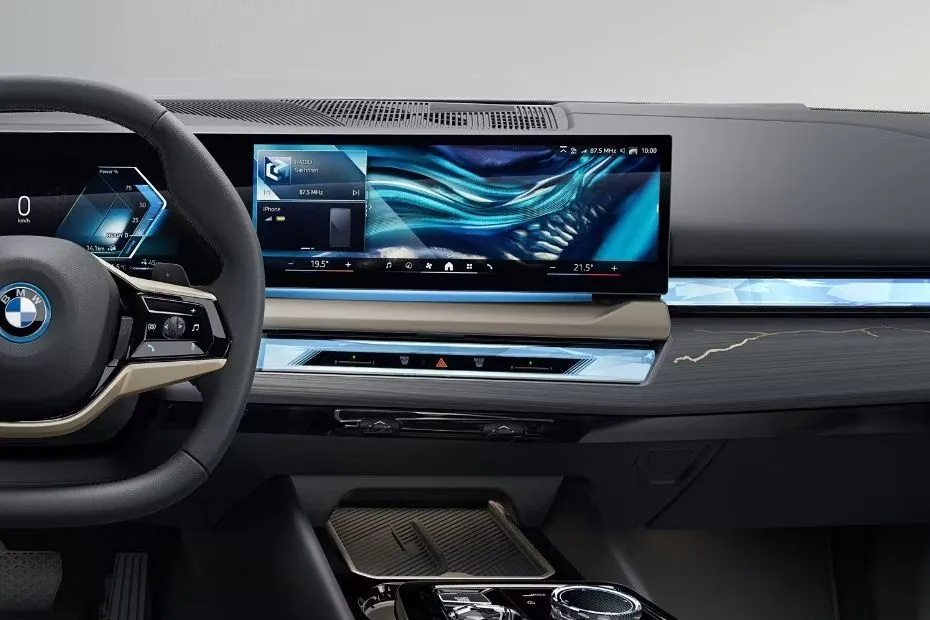 BMW 530e — תא הנוסעים