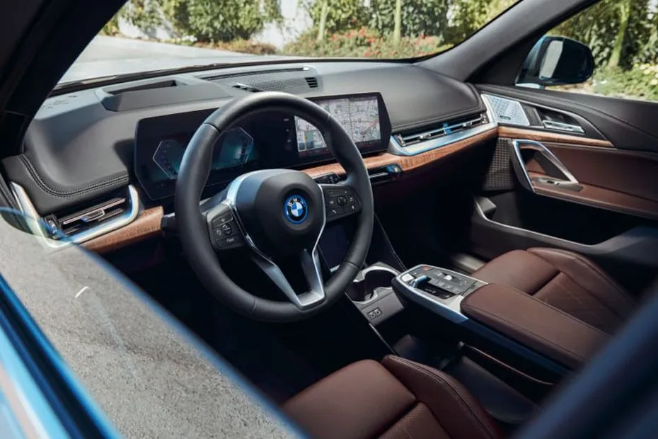 BMW iX1 — תא הנוסעים
