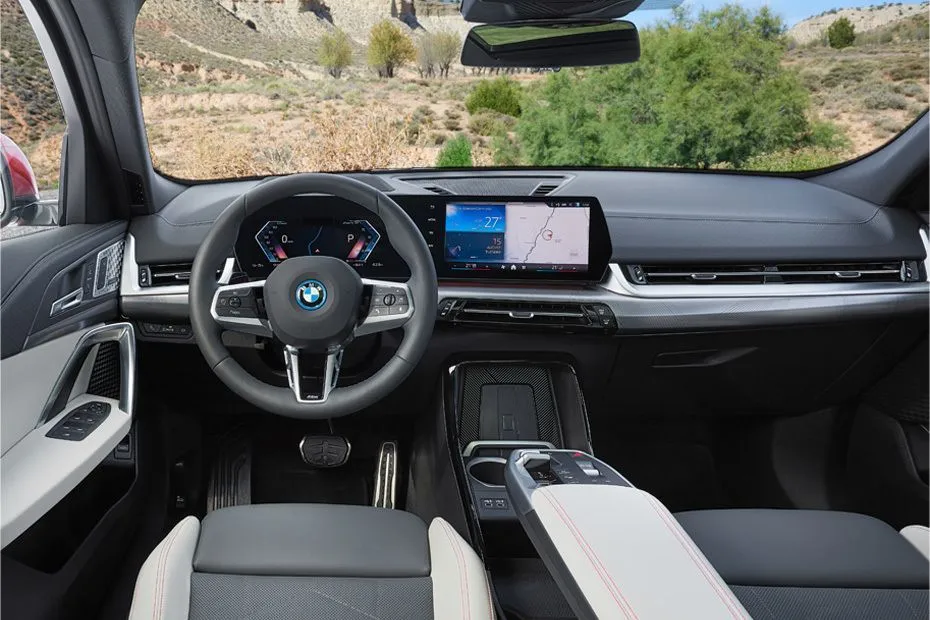 BMW iX2 — תא הנוסעים